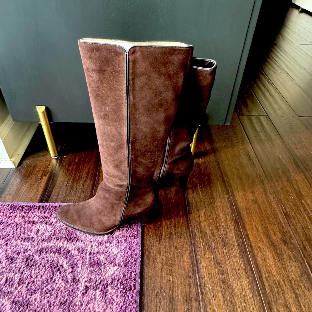 Unisa brown suede boots. Never worn.